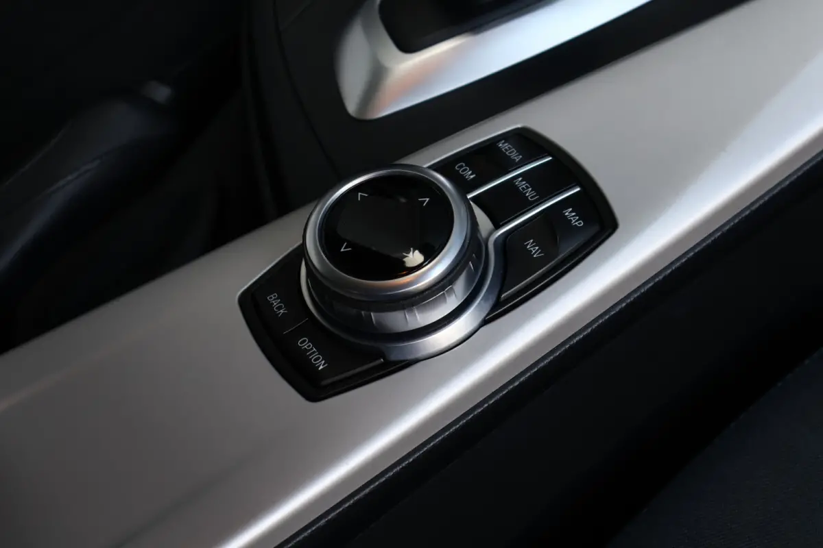318i Executive Automaat | Origineel NL | 18 inch | Navi | Cruise | Clima | Elektr. achterklep