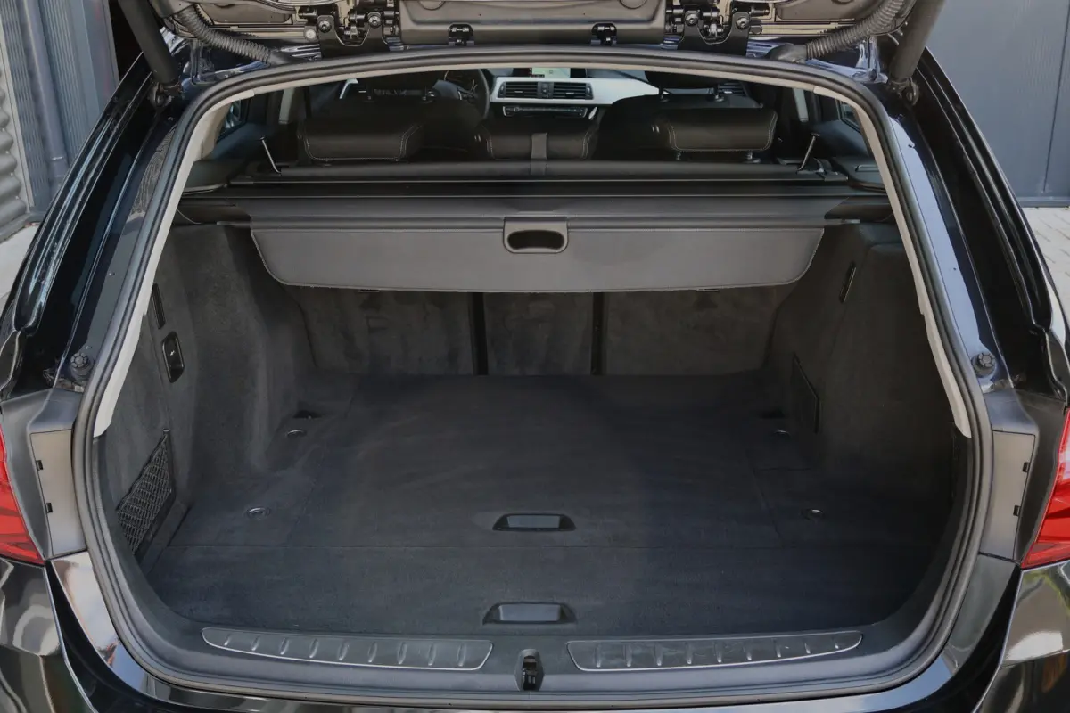 318i Executive Automaat | Origineel NL | 18 inch | Navi | Cruise | Clima | Elektr. achterklep