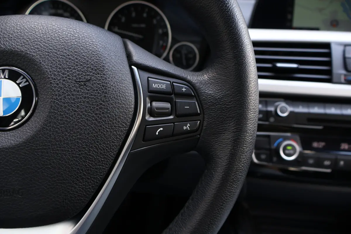 318i Executive Automaat | Origineel NL | 18 inch | Navi | Cruise | Clima | Elektr. achterklep