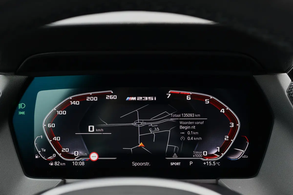 M235i xDrive High Executive 306pk | Pano | ACC | Harman Kardon | Head-up Display | Keyless | 19 Inch | Stoelverwarming | Elektr. verst. stoelen | M-Sport Plus