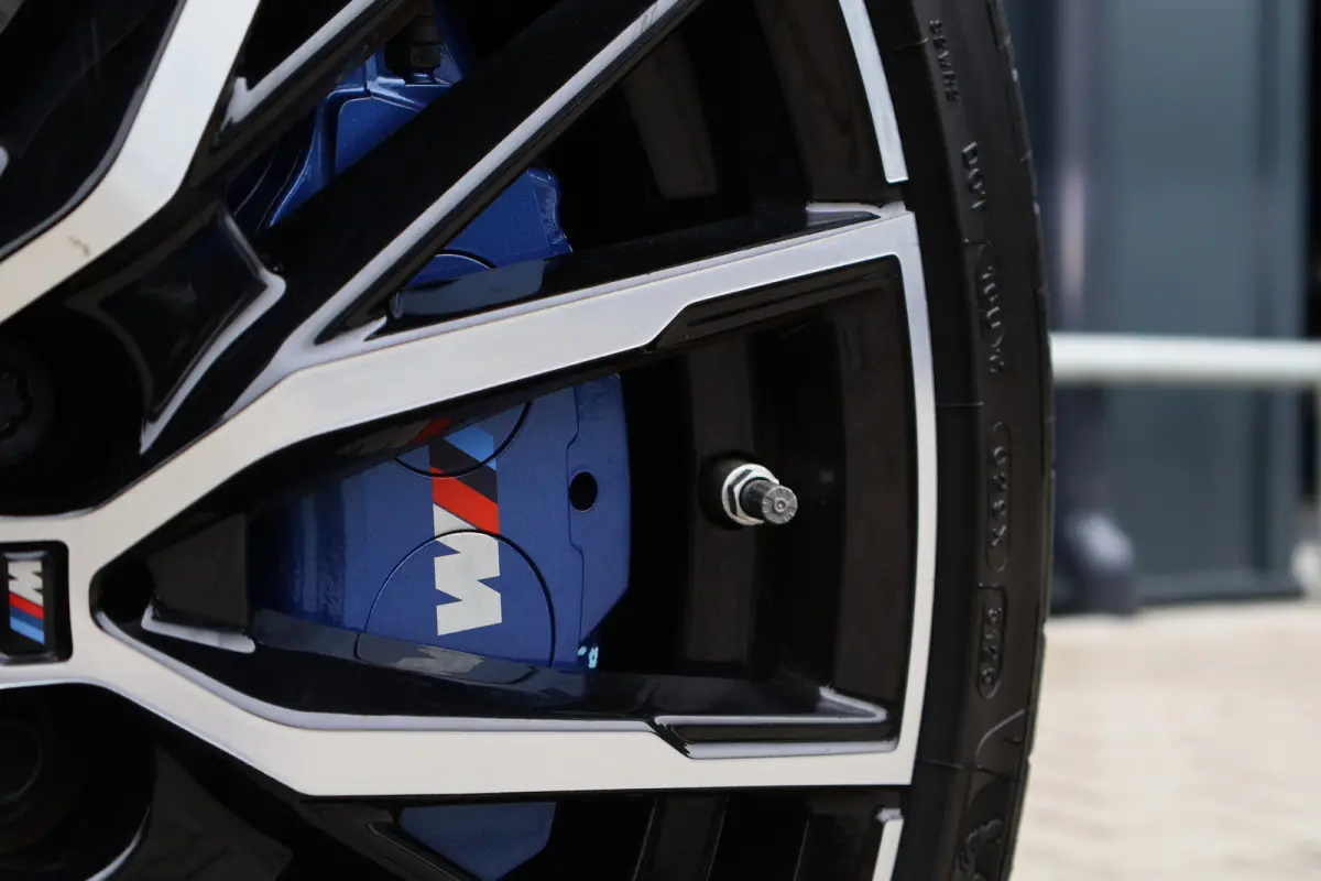 M235i xDrive High Executive 306pk | Pano | ACC | Harman Kardon | Head-up Display | Keyless | 19 Inch | Stoelverwarming | Elektr. verst. stoelen | M-Sport Plus