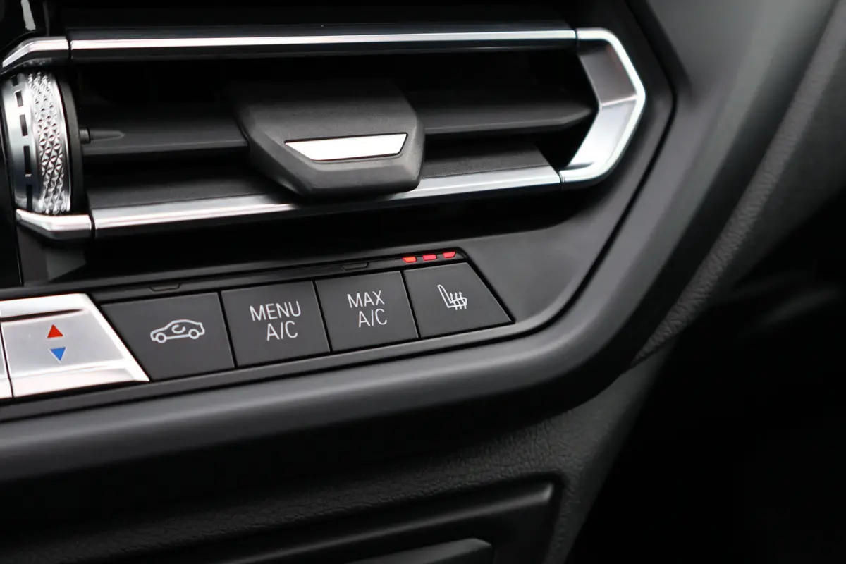 M235i xDrive High Executive 306pk | Pano | ACC | Harman Kardon | Head-up Display | Keyless | 19 Inch | Stoelverwarming | Elektr. verst. stoelen | M-Sport Plus
