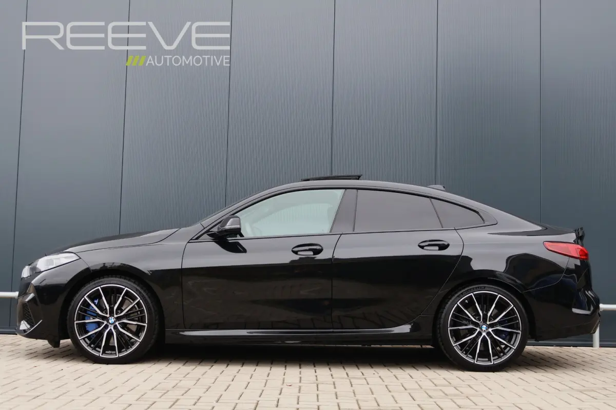 M235i xDrive High Executive 306pk | Pano | ACC | Harman Kardon | Head-up Display | Keyless | 19 Inch | Stoelverwarming | Elektr. verst. stoelen | M-Sport Plus