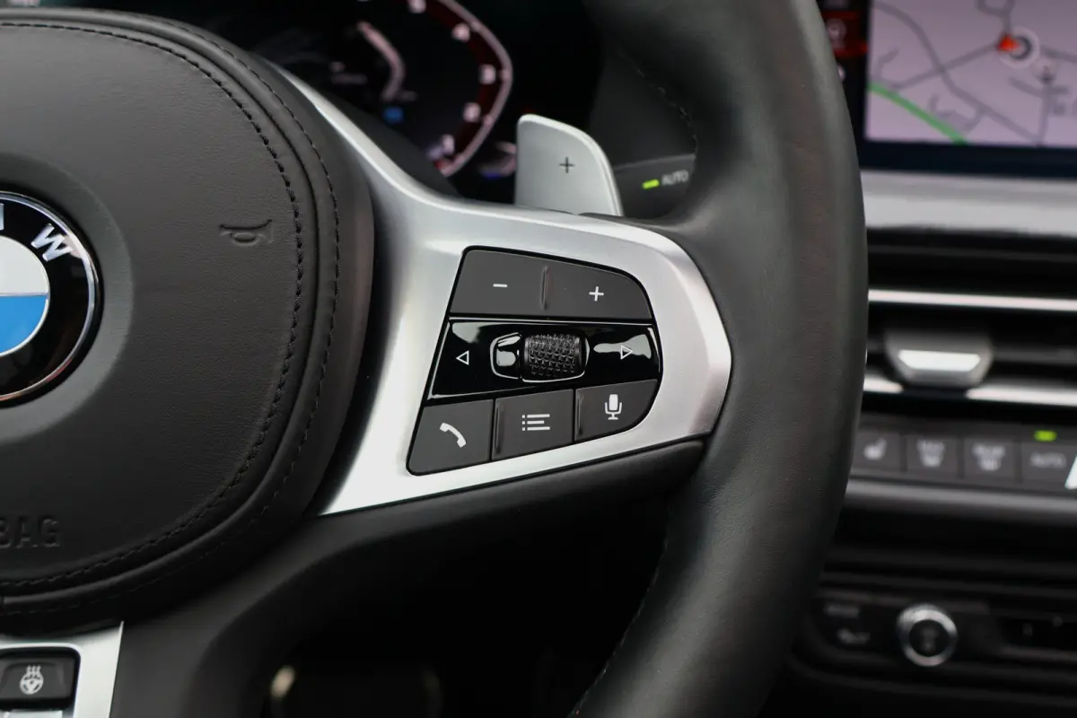 M235i xDrive High Executive 306pk | Pano | ACC | Harman Kardon | Head-up Display | Keyless | 19 Inch | Stoelverwarming | Elektr. verst. stoelen | M-Sport Plus
