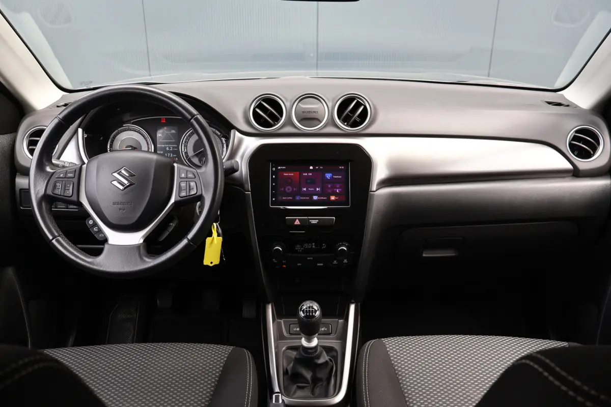 1.4 Boosterjet Select Smart Hybrid | Stoelverwarming | Camera | Apple Carplay / Android Auto | 17 Inch