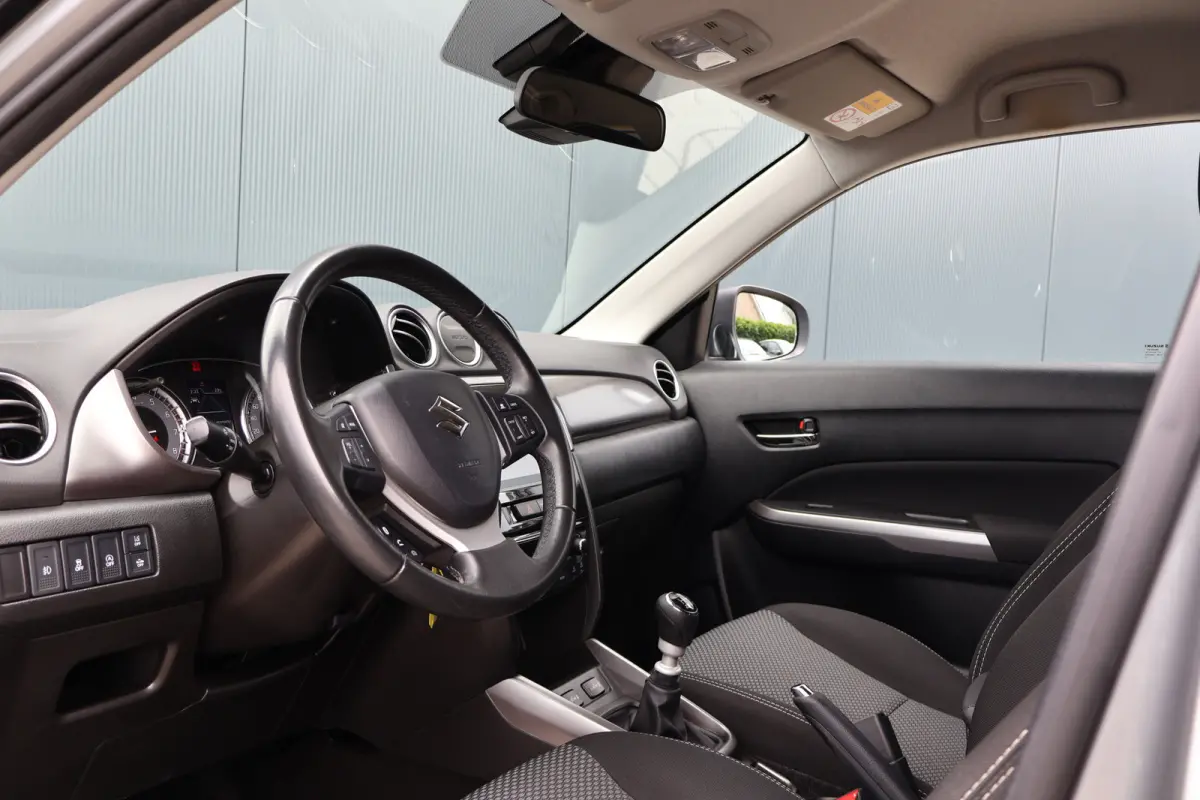 1.4 Boosterjet Select Smart Hybrid | Stoelverwarming | Camera | Apple Carplay / Android Auto | 17 Inch