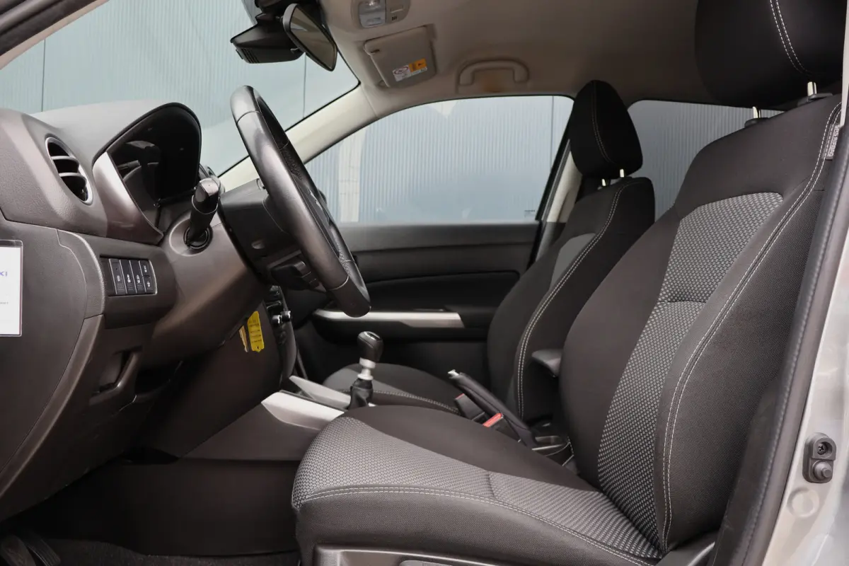 1.4 Boosterjet Select Smart Hybrid | Stoelverwarming | Camera | Apple Carplay / Android Auto | 17 Inch