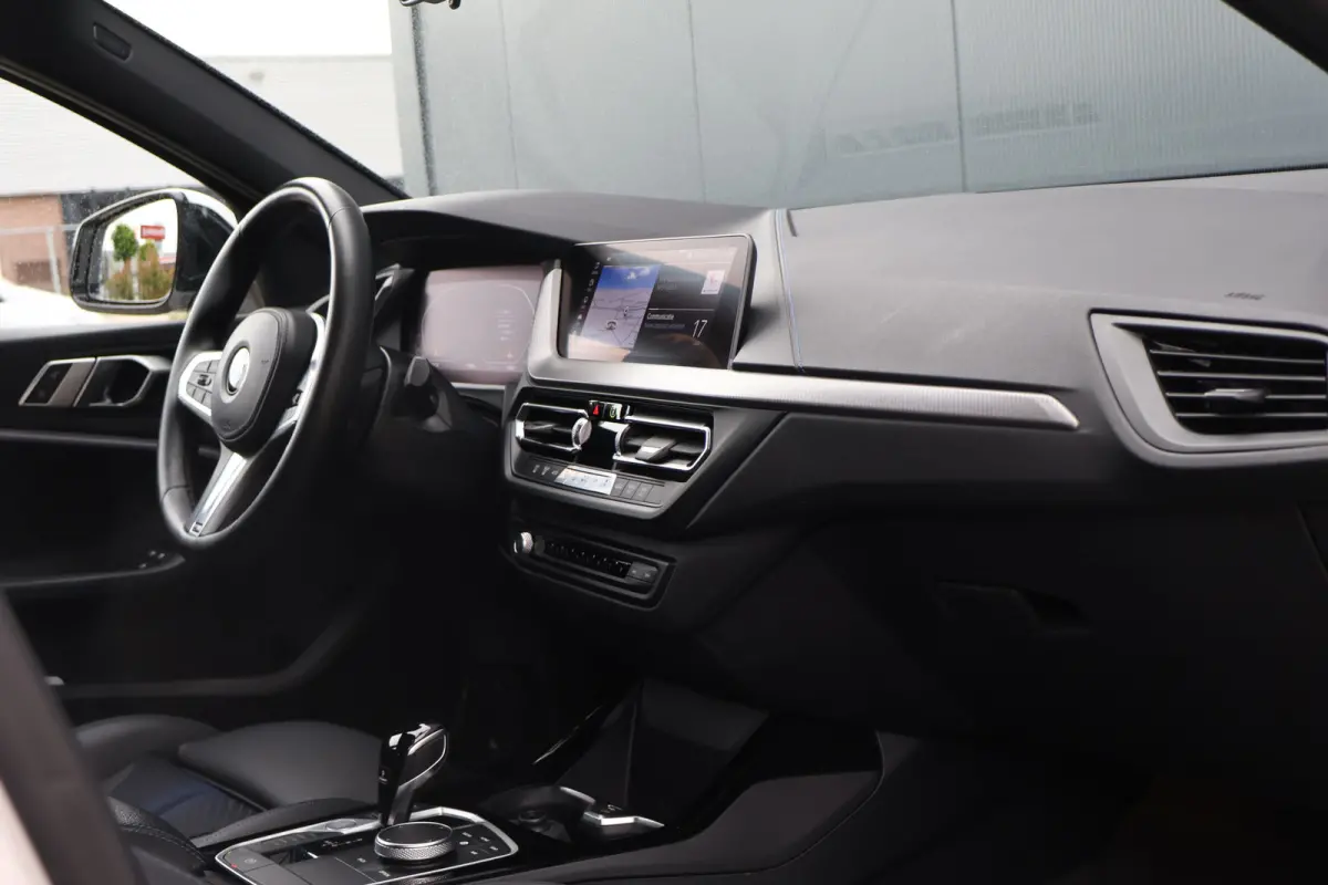 118i M-Sport Business Edition | Automaat | Live Cockpit | Sfeerverlichting