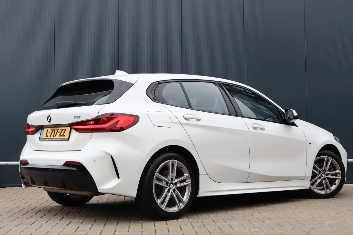 118i M-Sport Business Edition | Automaat | Live Cockpit | Sfeerverlichting