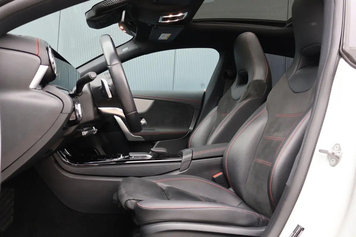 250 e Business Solution AMG Limited 218pk | Pano | Sfeer | Wide Screen | Stoelverwarming | Camera | LED | Elektr. verst. stoelen
