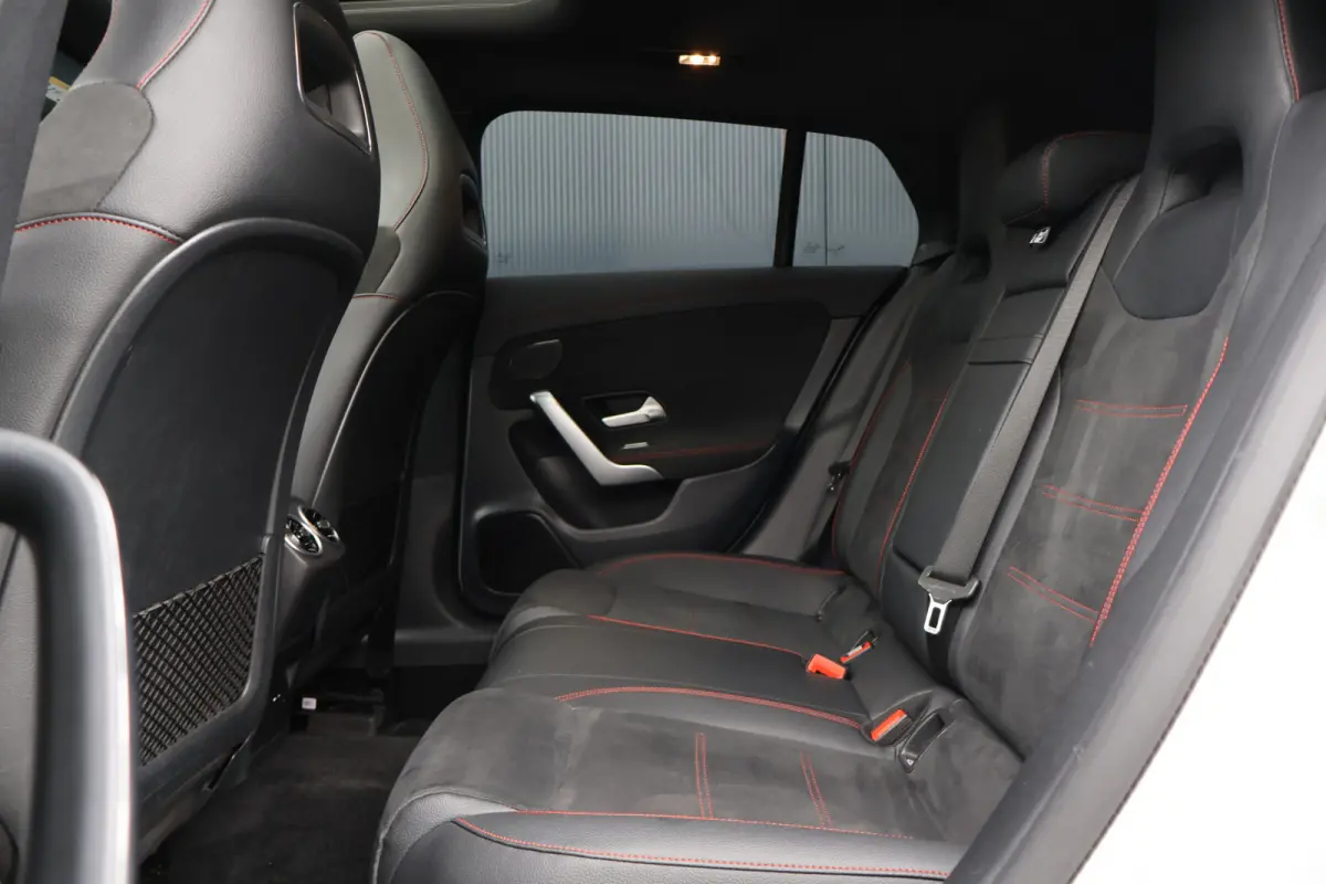 250 e Business Solution AMG Limited 218pk | Pano | Sfeer | Wide Screen | Stoelverwarming | Camera | LED | Elektr. verst. stoelen
