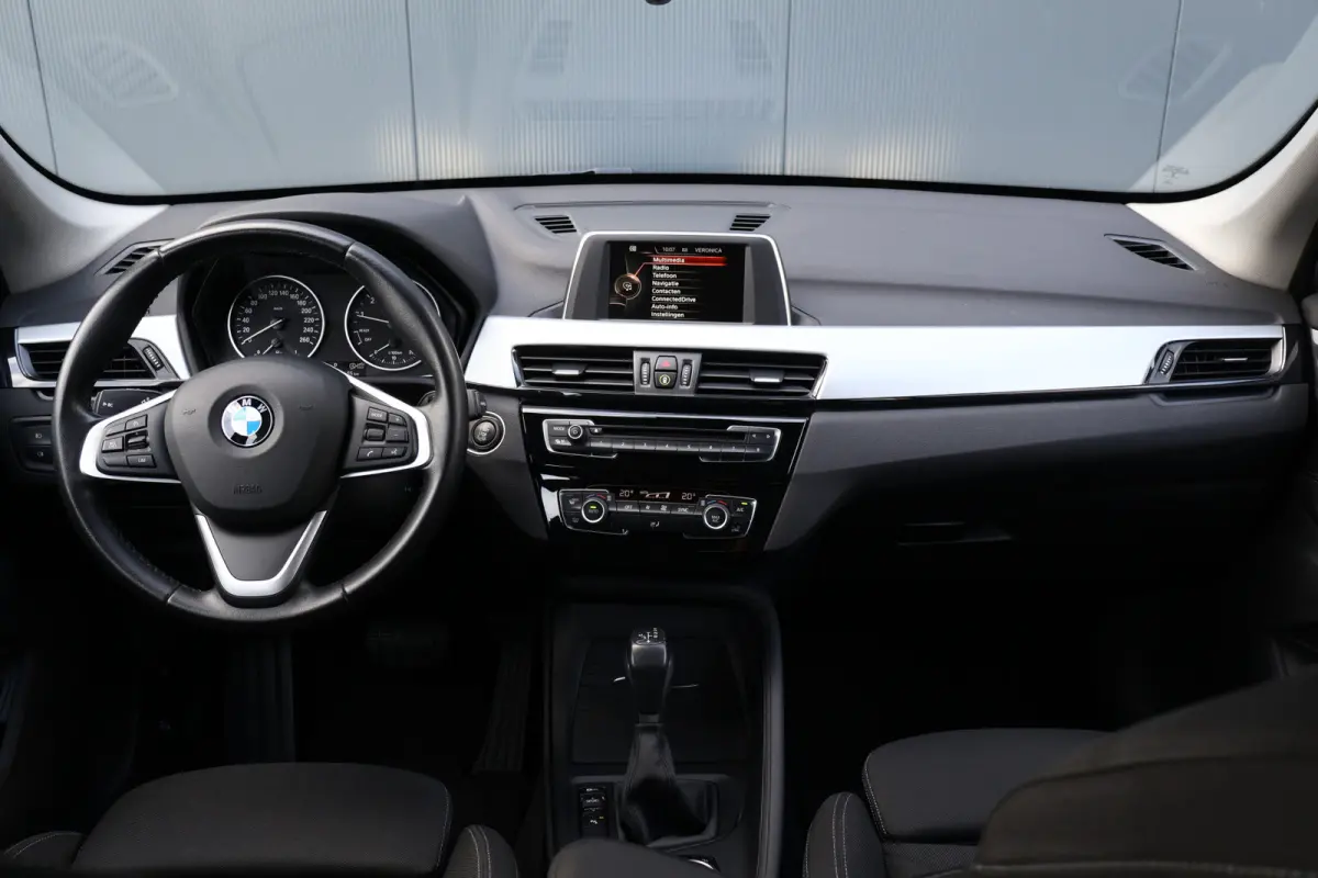sDrive20i Centennial Executive 192pk Automaat | NL auto! | Trekhaak | Camera | Sportstoelen | Elektr. Achterklep