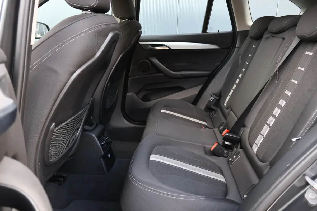 sDrive20i Centennial Executive 192pk Automaat | NL auto! | Trekhaak | Camera | Sportstoelen | Elektr. Achterklep