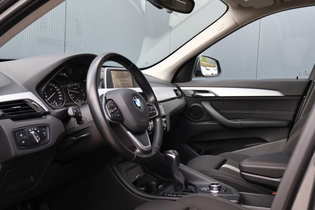 sDrive20i Centennial Executive 192pk Automaat | NL auto! | Trekhaak | Camera | Sportstoelen | Elektr. Achterklep