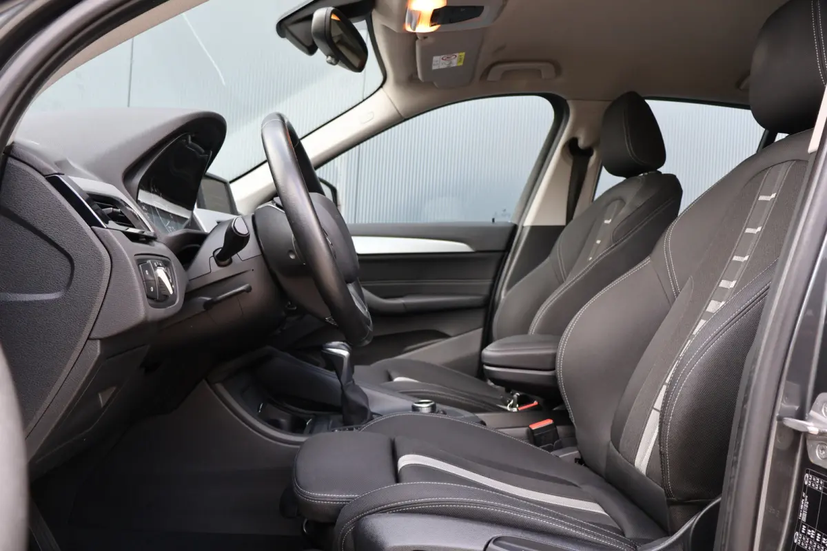 sDrive20i Centennial Executive 192pk Automaat | NL auto! | Trekhaak | Camera | Sportstoelen | Elektr. Achterklep