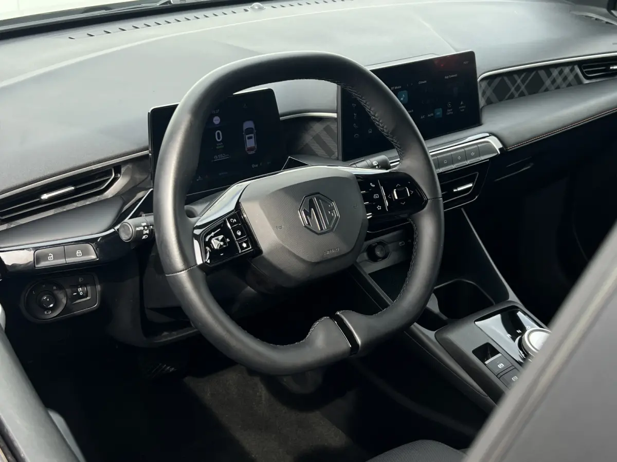 1.5 Luxury | Carplay | DAB | LED | Dodehoek