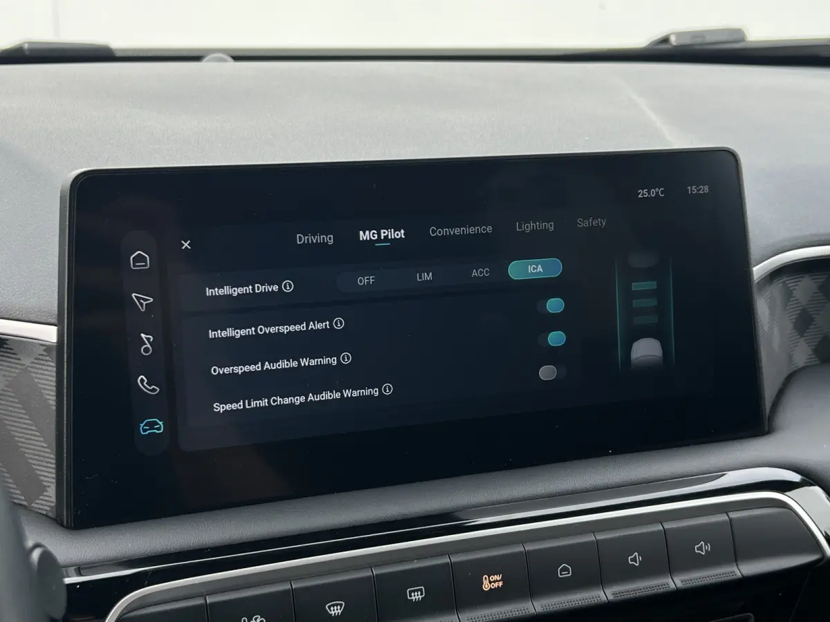 1.5 Luxury | Carplay | DAB | LED | Dodehoek
