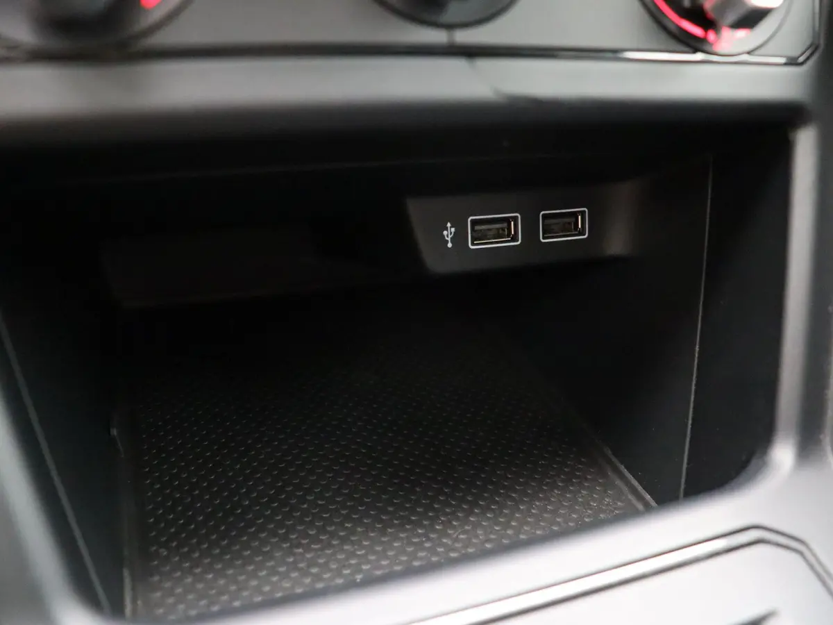 1.0 TSI 95pk Beats | Cruise control | Lichtsensor | Apple Carplay | Android Auto |
