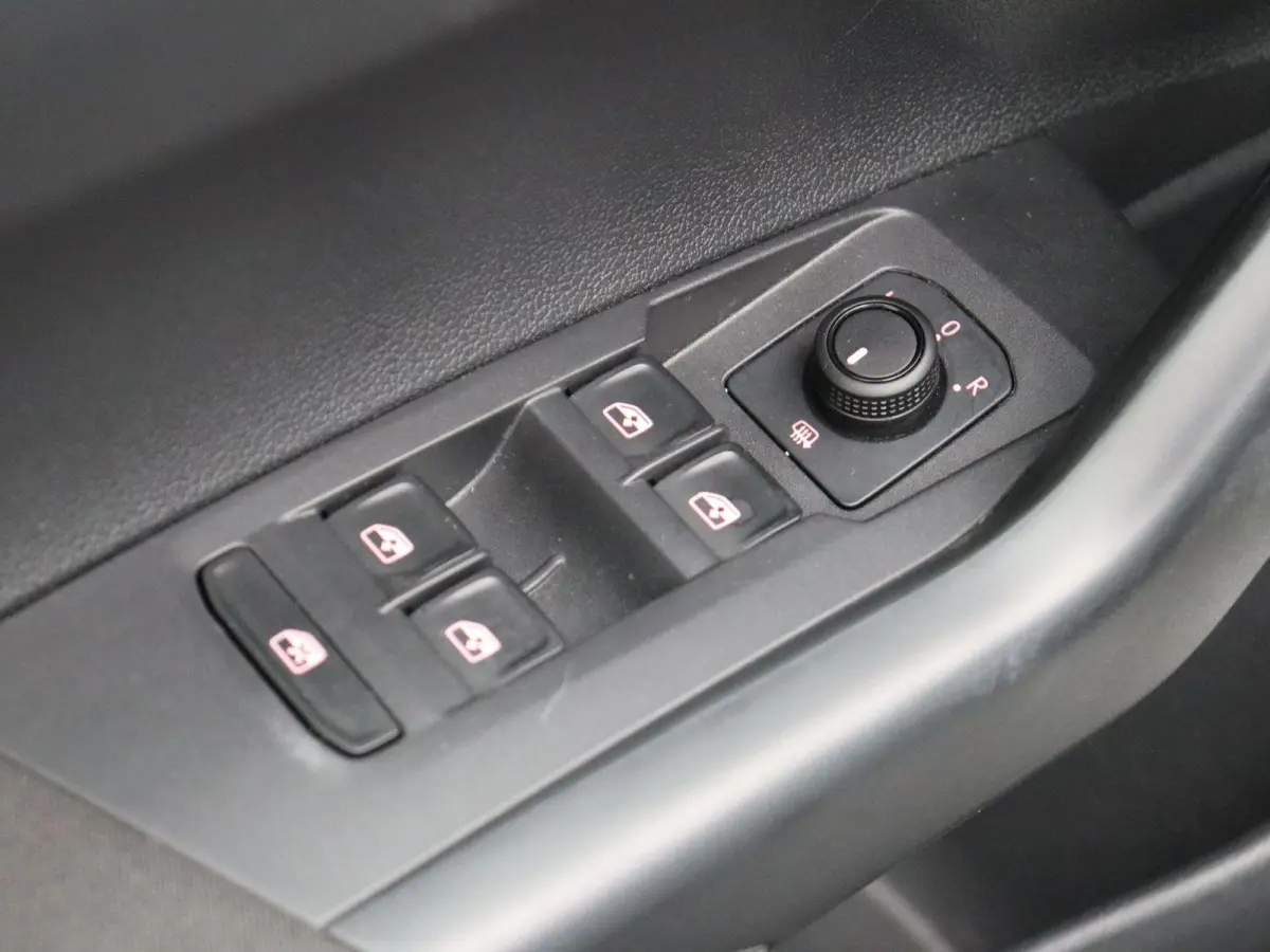 1.0 TSI 95pk Beats | Cruise control | Lichtsensor | Apple Carplay | Android Auto |