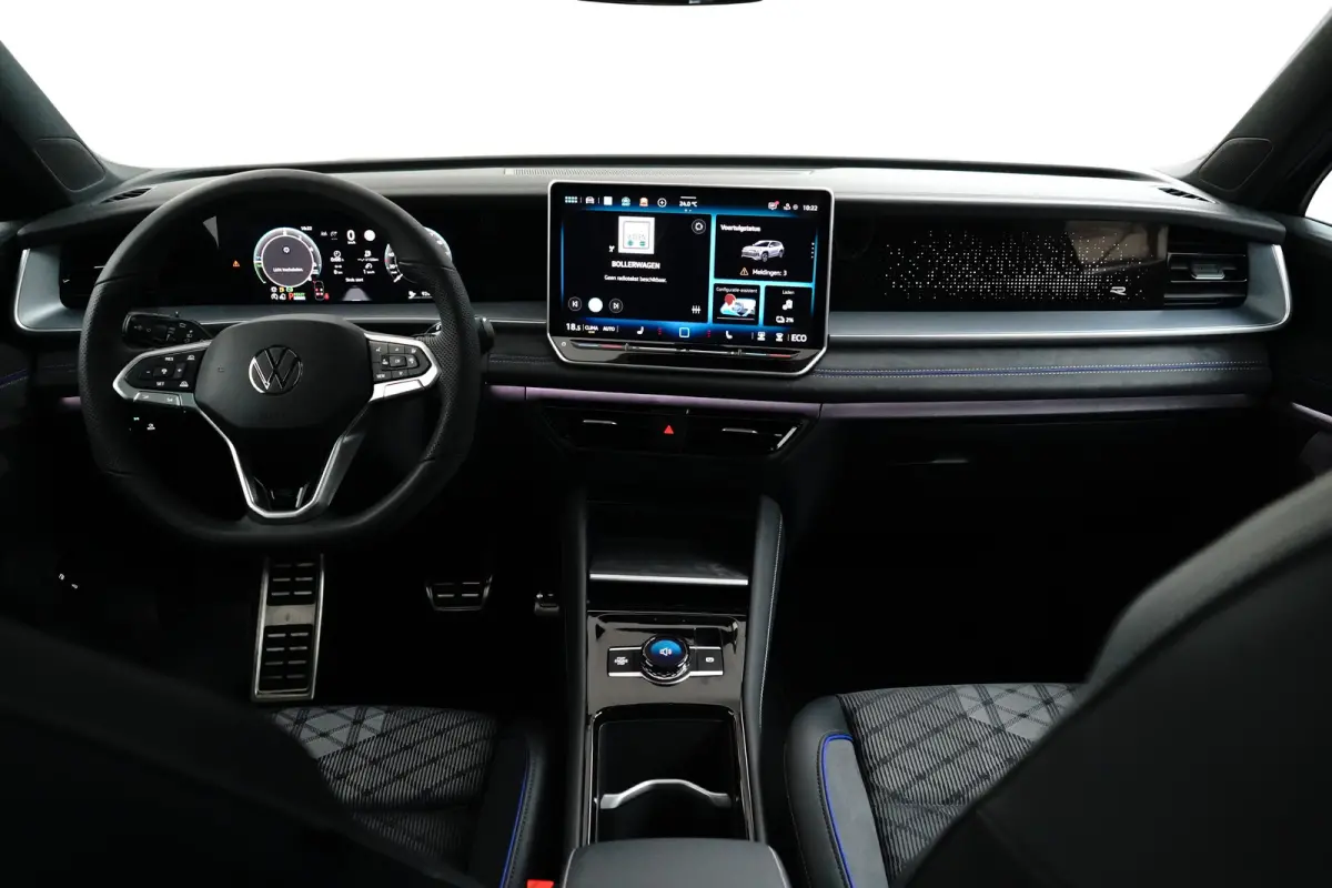 1.5 TSI eHybrid R-Line 272PK | Pano Dak | IQ Light l Camera |  Cruise cont adapt | App connect | Elektr achterklep | Stoelmassage  | Stoel/stuurverw | Keyless | 19"LMV