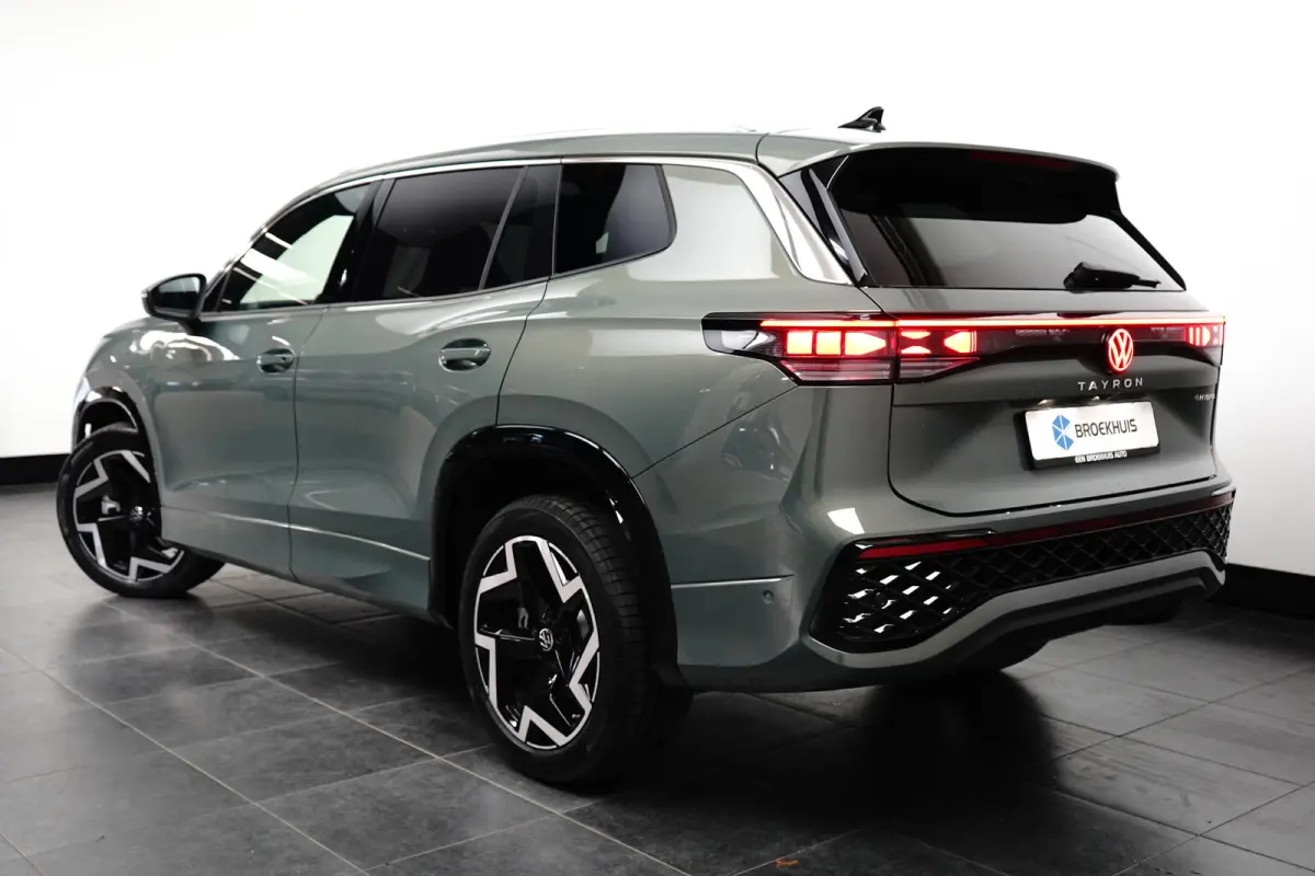 1.5 TSI eHybrid R-Line 272PK | Pano Dak | IQ Light l Camera |  Cruise cont adapt | App connect | Elektr achterklep | Stoelmassage  | Stoel/stuurverw | Keyless | 19"LMV