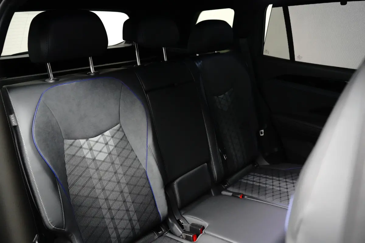 1.5 TSI eHybrid R-Line 272PK | Pano Dak | IQ Light l Camera |  Cruise cont adapt | App connect | Elektr achterklep | Stoelmassage  | Stoel/stuurverw | Keyless | 19"LMV