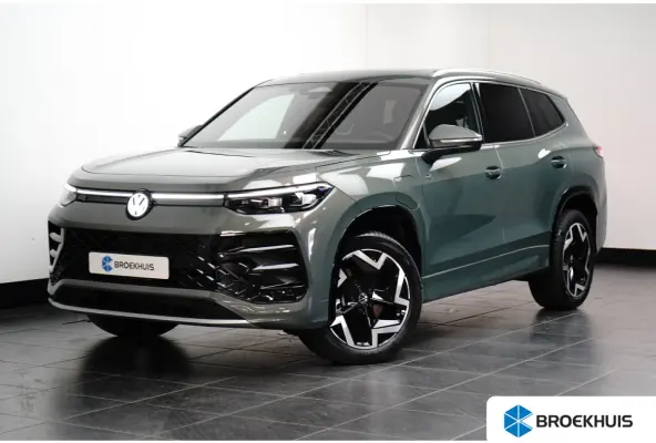 1.5 TSI eHybrid R-Line 272PK | Elektr glazen pano-dak | Camera |  Cruise cont adapt | App connect | Elektr achterklep | Stoelmassage  | Stoel/stuurverw | Keyless | IQ Lights | 19"LMV