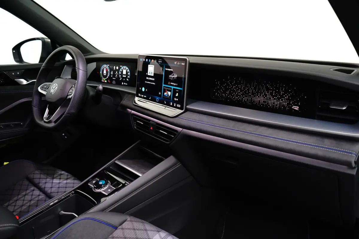 1.5 TSI eHybrid R-Line 272PK | Pano Dak | IQ Light l Camera |  Cruise cont adapt | App connect | Elektr achterklep | Stoelmassage  | Stoel/stuurverw | Keyless | 19"LMV
