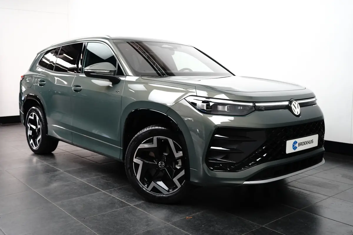 1.5 TSI eHybrid R-Line 272PK | Pano Dak | IQ Light l Camera |  Cruise cont adapt | App connect | Elektr achterklep | Stoelmassage  | Stoel/stuurverw | Keyless | 19"LMV