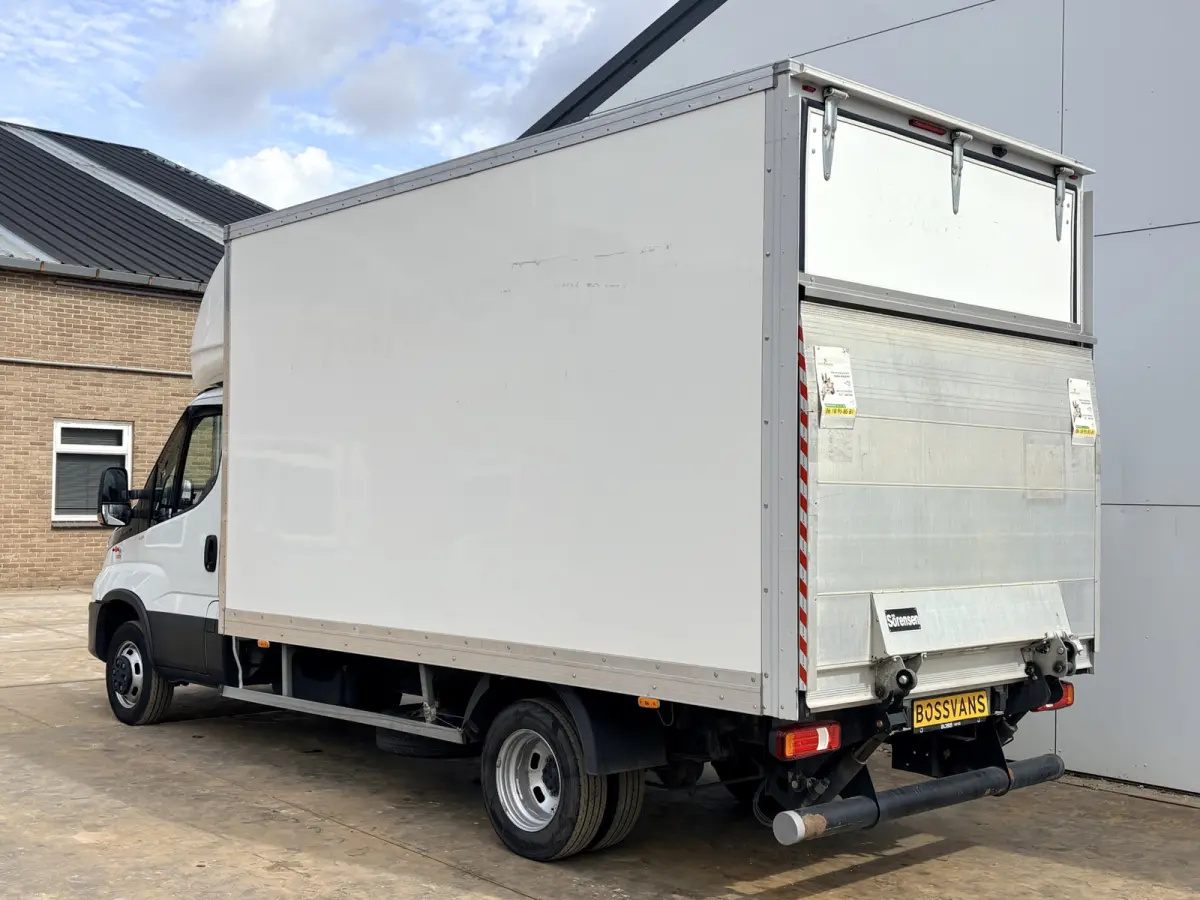 35C16 3.0 160PK Bakwagen Laadklep Zijdeur Camera Climate Control Bluetooth Meubelbak Koffer