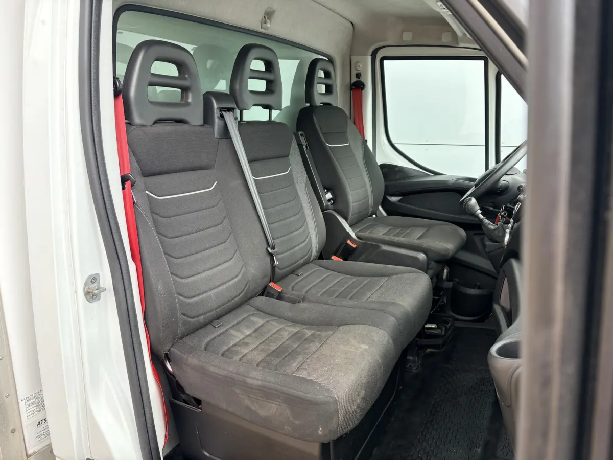 35C16 3.0 160PK Bakwagen Laadklep Zijdeur Camera Climate Control Bluetooth Meubelbak Koffer