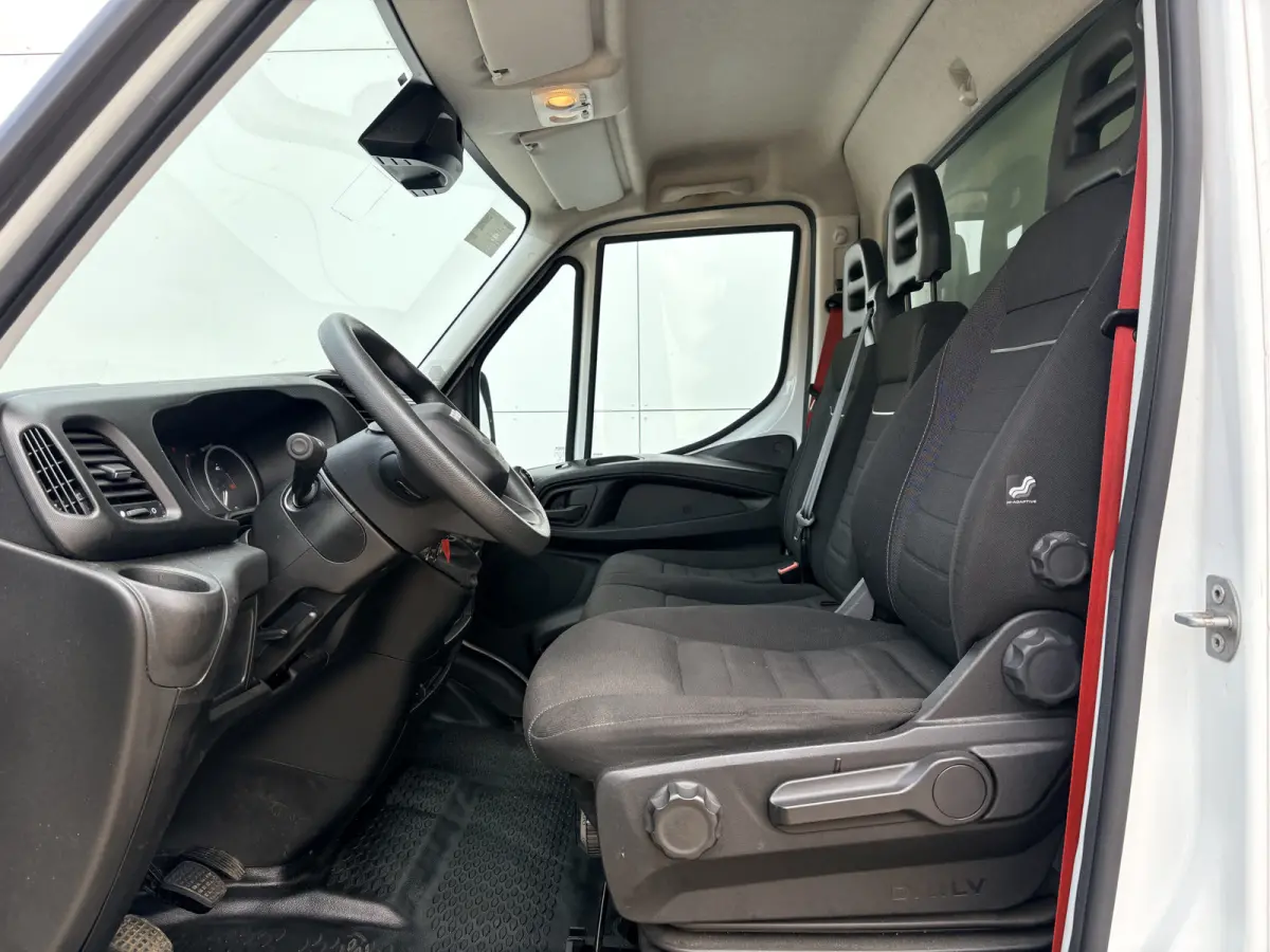 35C16 3.0 160PK Bakwagen Laadklep Zijdeur Camera Climate Control Bluetooth Meubelbak Koffer