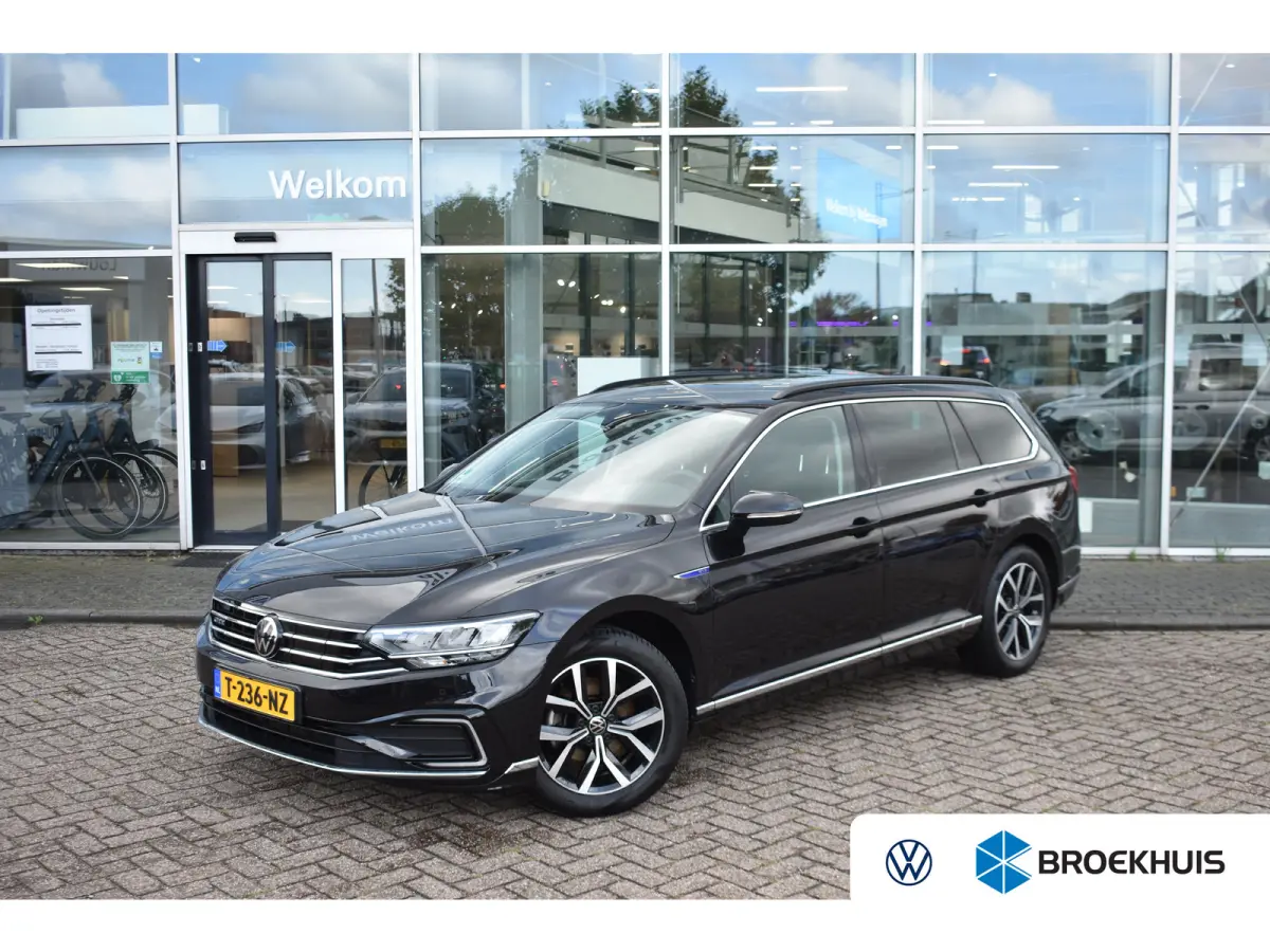 1.4 TSI 218PK DSG-6 GTE | ADAPT. CRUISE | CAMERA | STOELVERW. | ELEKTR. A. KLEP | DIGITAAL DISPLAY | 17 INCH