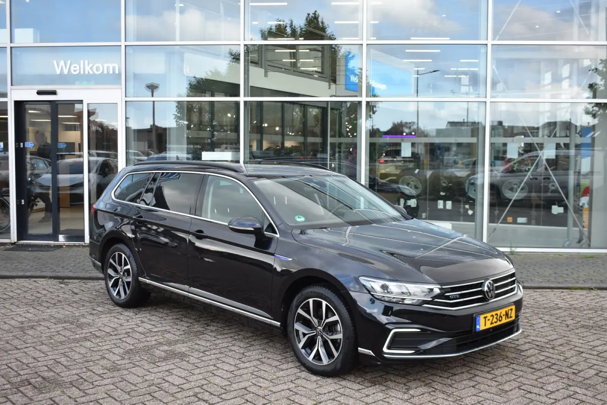 1.4 TSI 218PK DSG-6 GTE | ADAPT. CRUISE | CAMERA | STOELVERW. | ELEKTR. A. KLEP | DIGITAAL DISPLAY | 17 INCH