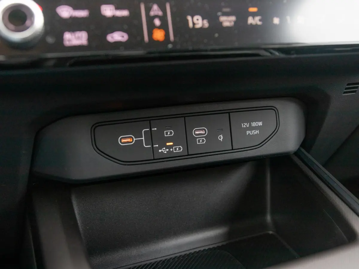 1.6 GDi Hybrid DynamicLine | Actieprijs* | Snel leverbaar!| Nieuw model | Navi. | Clima. | Adapt. Cruise. | Parkeersensoren