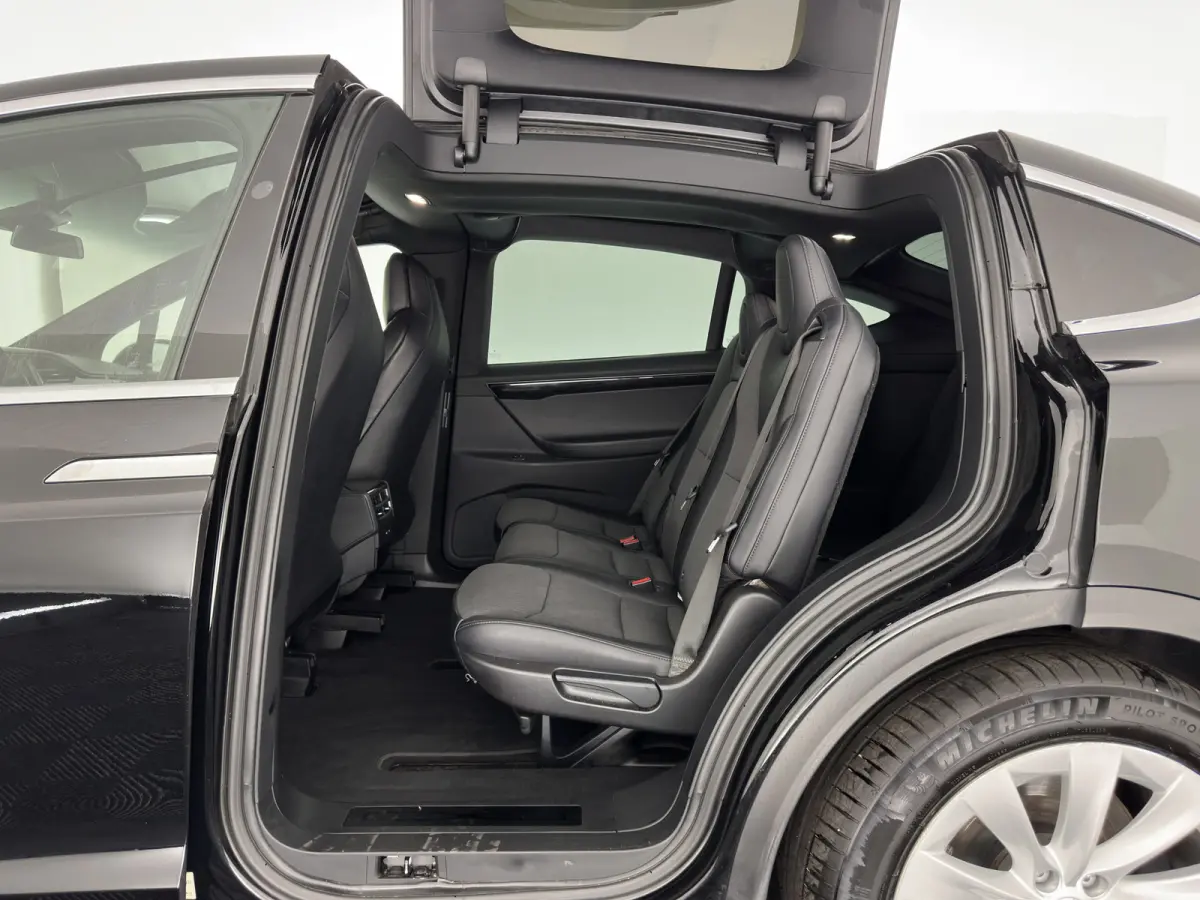 75D Base [ 7-Pers. ] [3-Fase-17kW] {SoH-84%} (INCL-BTW) Aut. *PANO-WINDOW | AUTOPILOT | LEATHER-FABRIC | NAVI-FULLMAP | FULL-LED | AIRSUSPENSION | DIGI-COCKPIT | CCS-FASTLOADER | KEYLESS | D