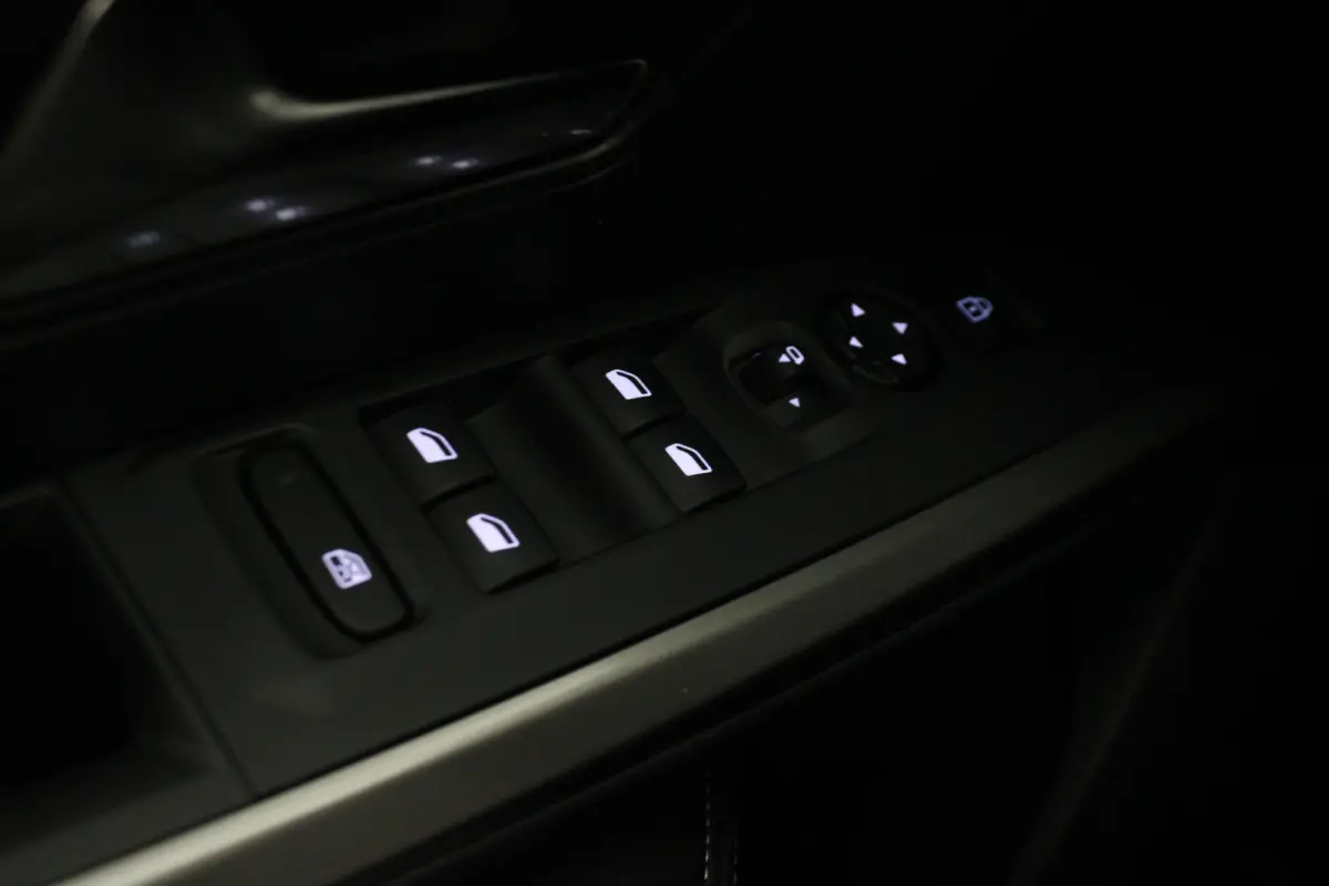 1.2 Hybrid 136 Allure