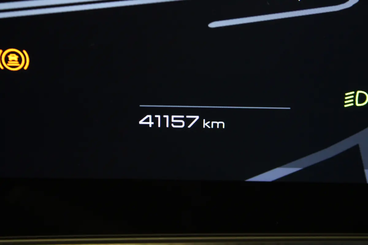 1.2 Hybrid 136 Allure