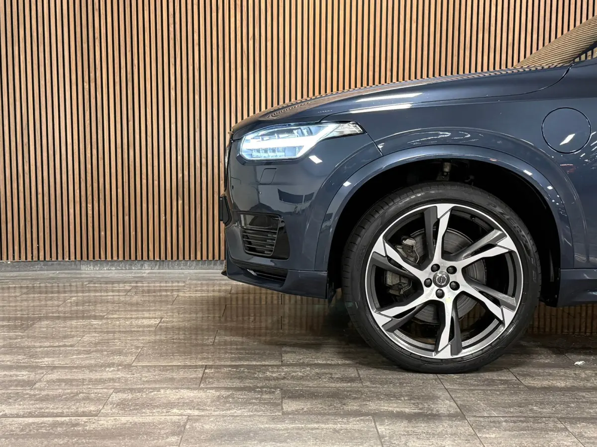 T8 AWD Recharge R-Design Long Range | Luchtvering | Trekhaak | 360 Camera | Head-Up Display | Harman Kardon | 455pk | Adaptieve Cruise Control | Stoel en Stuurwielverwarming | Schuifdak | 22