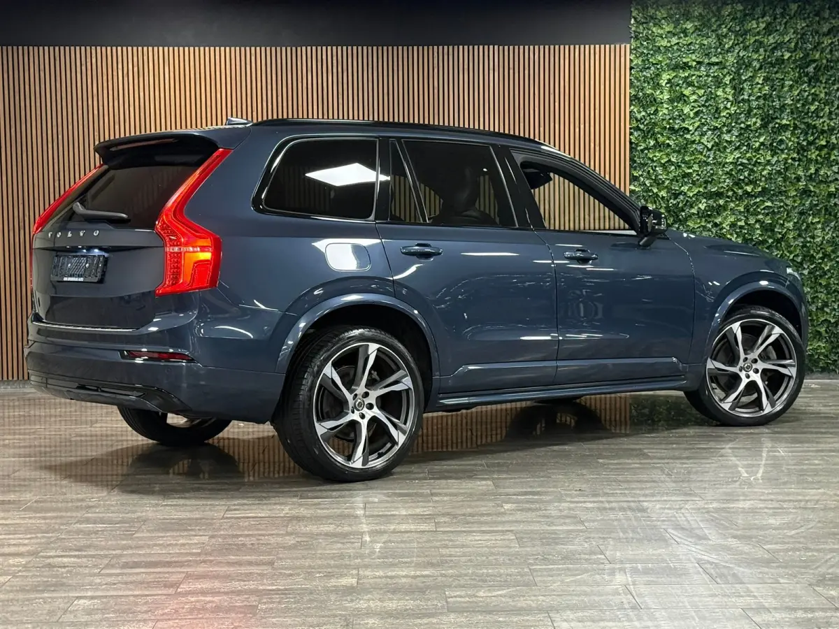 T8 AWD Recharge R-Design Long Range | Luchtvering | Trekhaak | 360 Camera | Head-Up Display | Harman Kardon | 455pk | Adaptieve Cruise Control | Stoel en Stuurwielverwarming | Schuifdak | 22