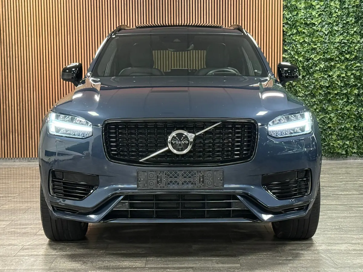 T8 AWD Recharge R-Design Long Range | Luchtvering | Trekhaak | 360 Camera | Head-Up Display | Harman Kardon | 455pk | Adaptieve Cruise Control | Stoel en Stuurwielverwarming | Schuifdak | 22