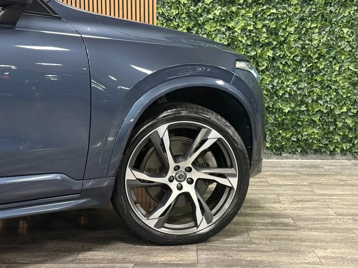 T8 AWD Recharge R-Design Long Range | Luchtvering | Trekhaak | 360 Camera | Head-Up Display | Harman Kardon | 455pk | Adaptieve Cruise Control | Stoel en Stuurwielverwarming | Schuifdak | 22