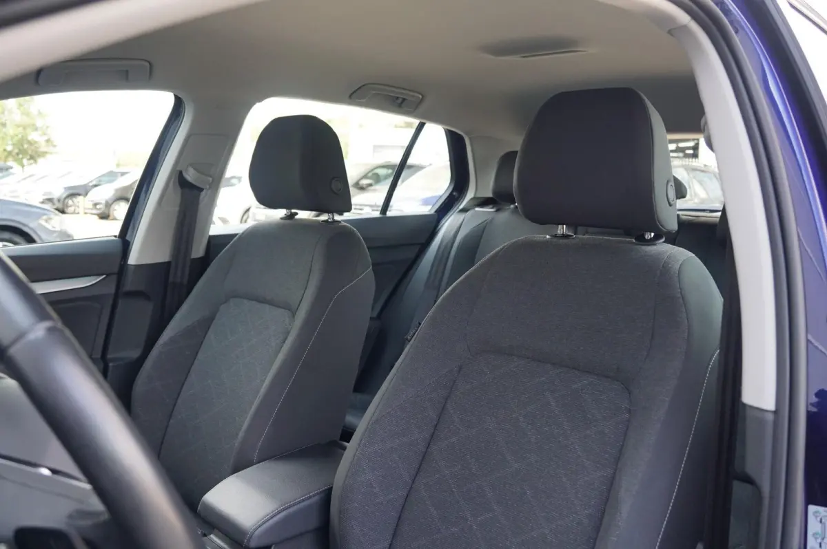 1.0 eTSI 110pk DSG Life | Navigatie | Apple Carplay & Android Auto | Sfeerverlichting
