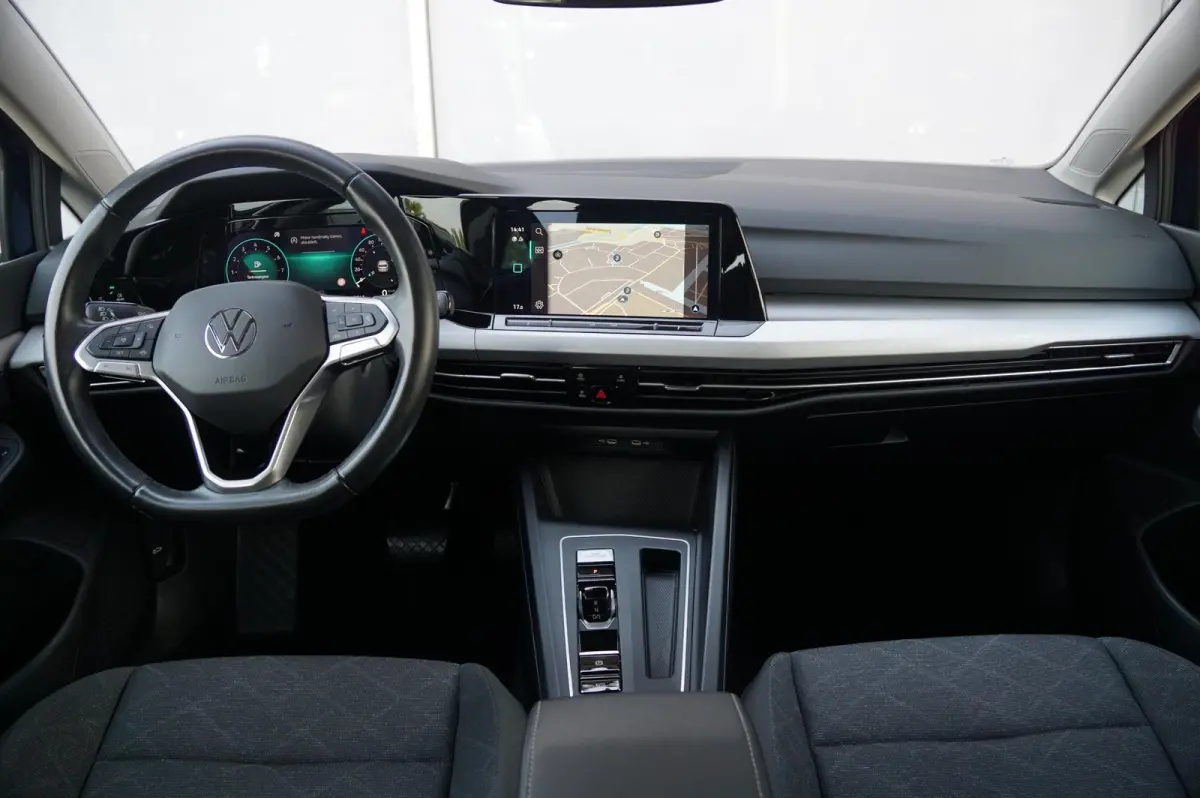 1.0 eTSI 110pk DSG Life | Navigatie | Apple Carplay & Android Auto | Sfeerverlichting