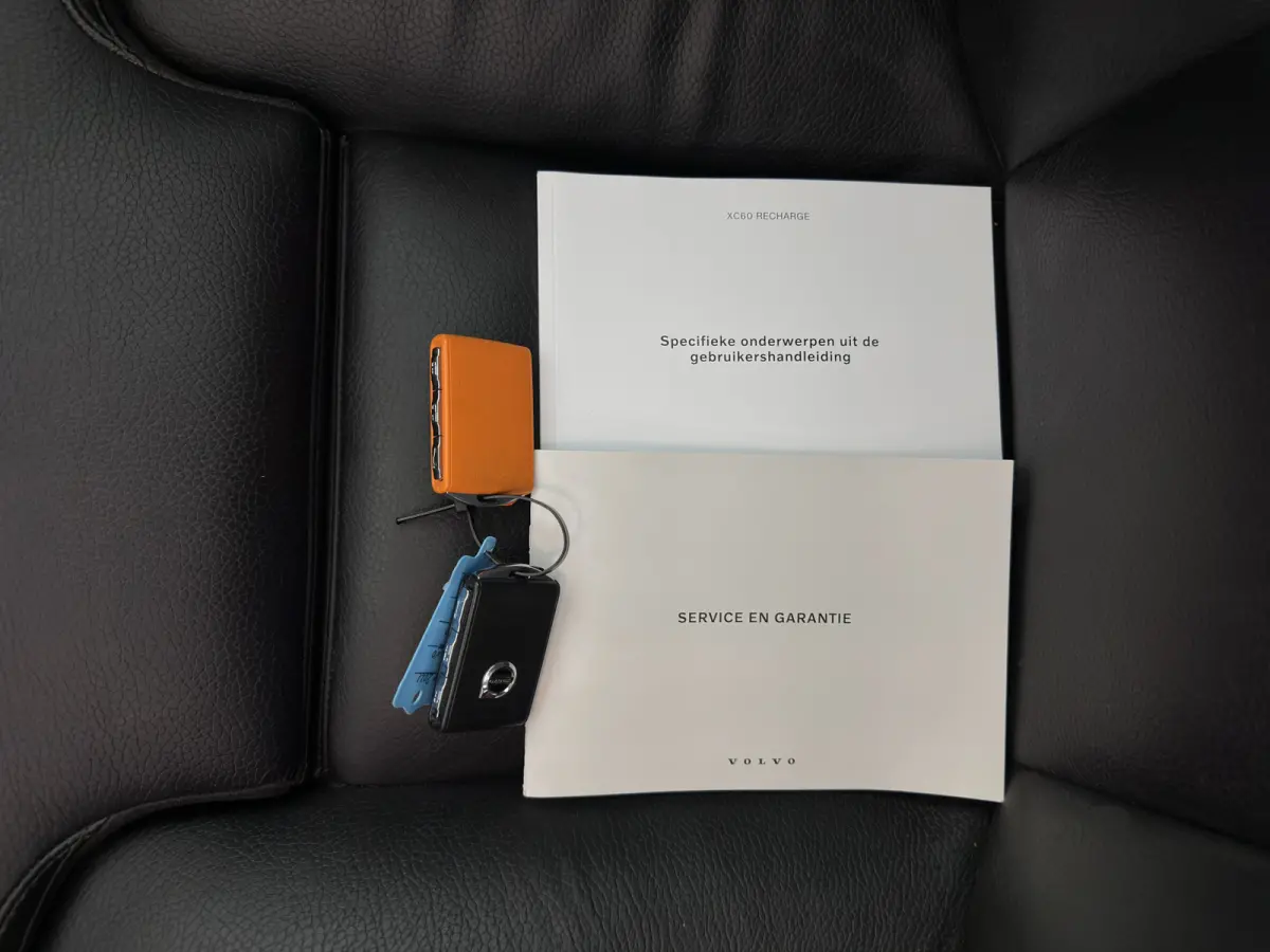 2.0 T8 AWD Inscription (Plug-In) *PANO | LEATHER | FULL-LED | MEMORY-PACK | HARMAN/KARDON-AUDIO | CAMERA | HEATED-CONTOURSEATS | DIGI-COCKPIT | NAVI-FULLMAP | PRIVACYGLASS | ECC | PDC | CRUI