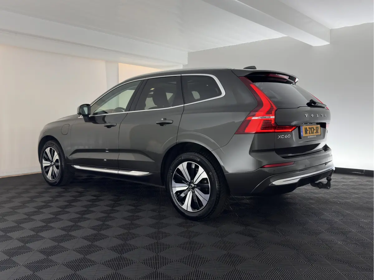2.0 T8 AWD Inscription (Plug-In) *PANO | LEATHER | FULL-LED | MEMORY-PACK | HARMAN/KARDON-AUDIO | CAMERA | HEATED-CONTOURSEATS | DIGI-COCKPIT | NAVI-FULLMAP | PRIVACYGLASS | ECC | PDC | CRUI
