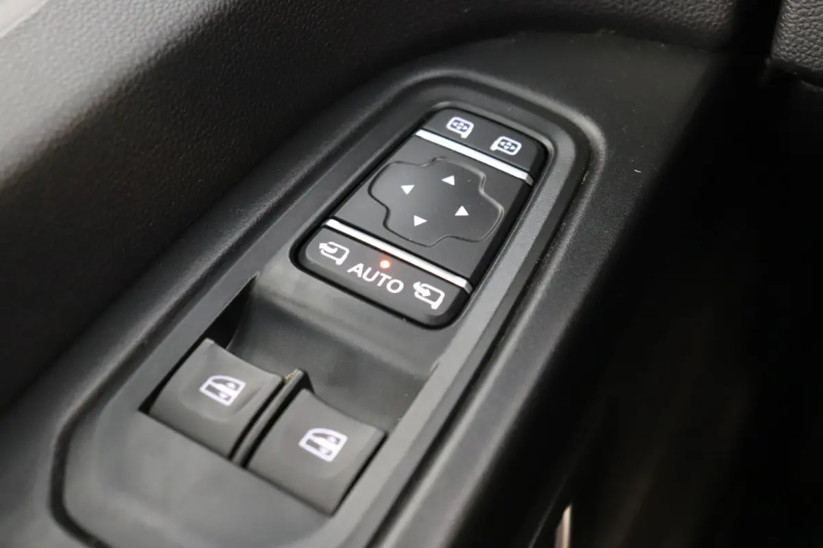 2.0 dCi 130PK EURO 6 - Airco - Navi - Cruise - € 16.900,- Excl.