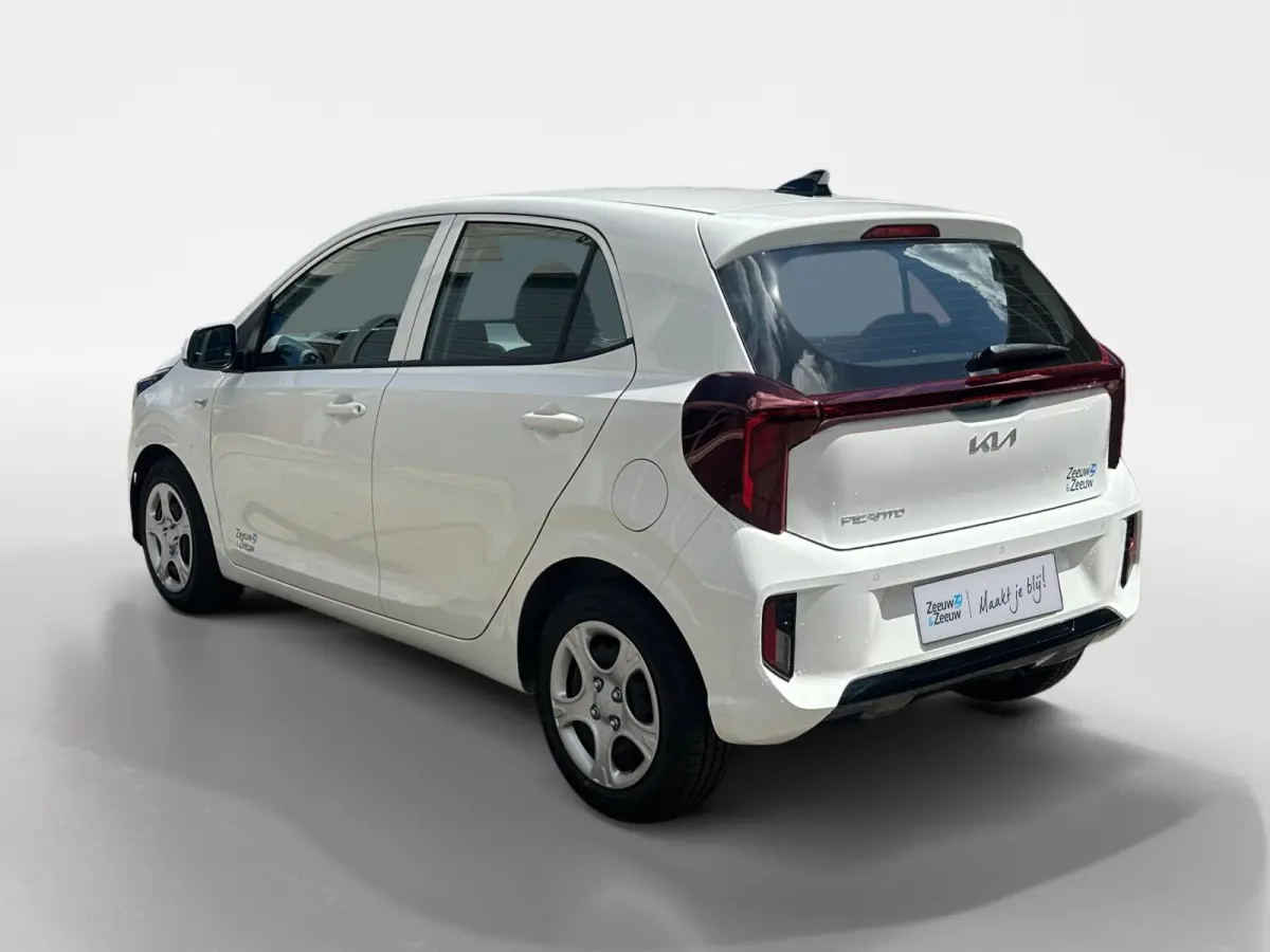 1.0i DynamicLine Navi | Camera | Apple Carplay / Android auto | Parkeersensoren | Fabrieksgarantie 27-3-2033 + 3x 1 jaar*  | NAP