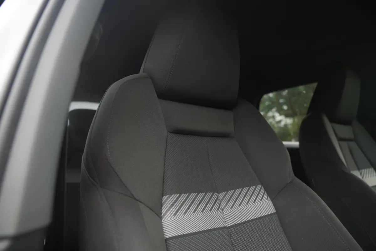 35 Launch edition Advanced 55 kWh Verkeersbord detectie Koplampreiniging Trekhaak uitklapbaar DAB Parkeersensoren voor en achter 20"L.M.