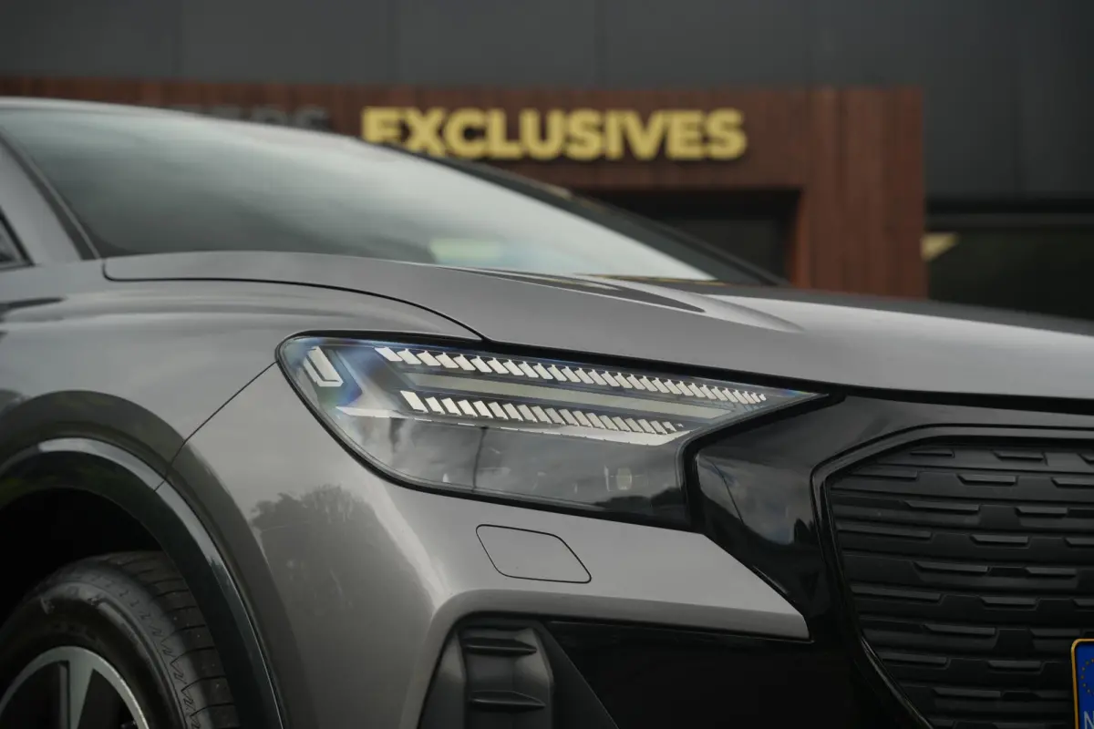 35 Launch edition Advanced 55 kWh Verkeersbord detectie Koplampreiniging Trekhaak uitklapbaar DAB Parkeersensoren voor en achter 20"L.M.
